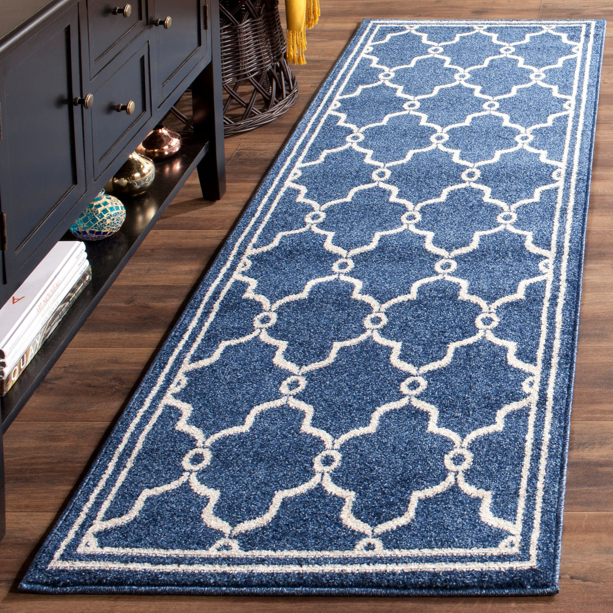 SAFAVIEH Amherst Nargis Modern Rug