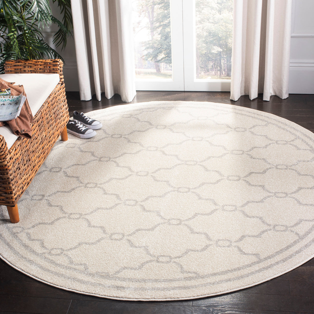 SAFAVIEH Amherst Nargis Modern Rug