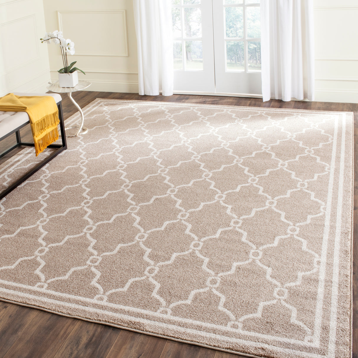 SAFAVIEH Amherst Nargis Modern Rug