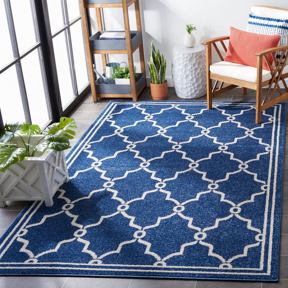 SAFAVIEH Amherst Nargis Modern Rug