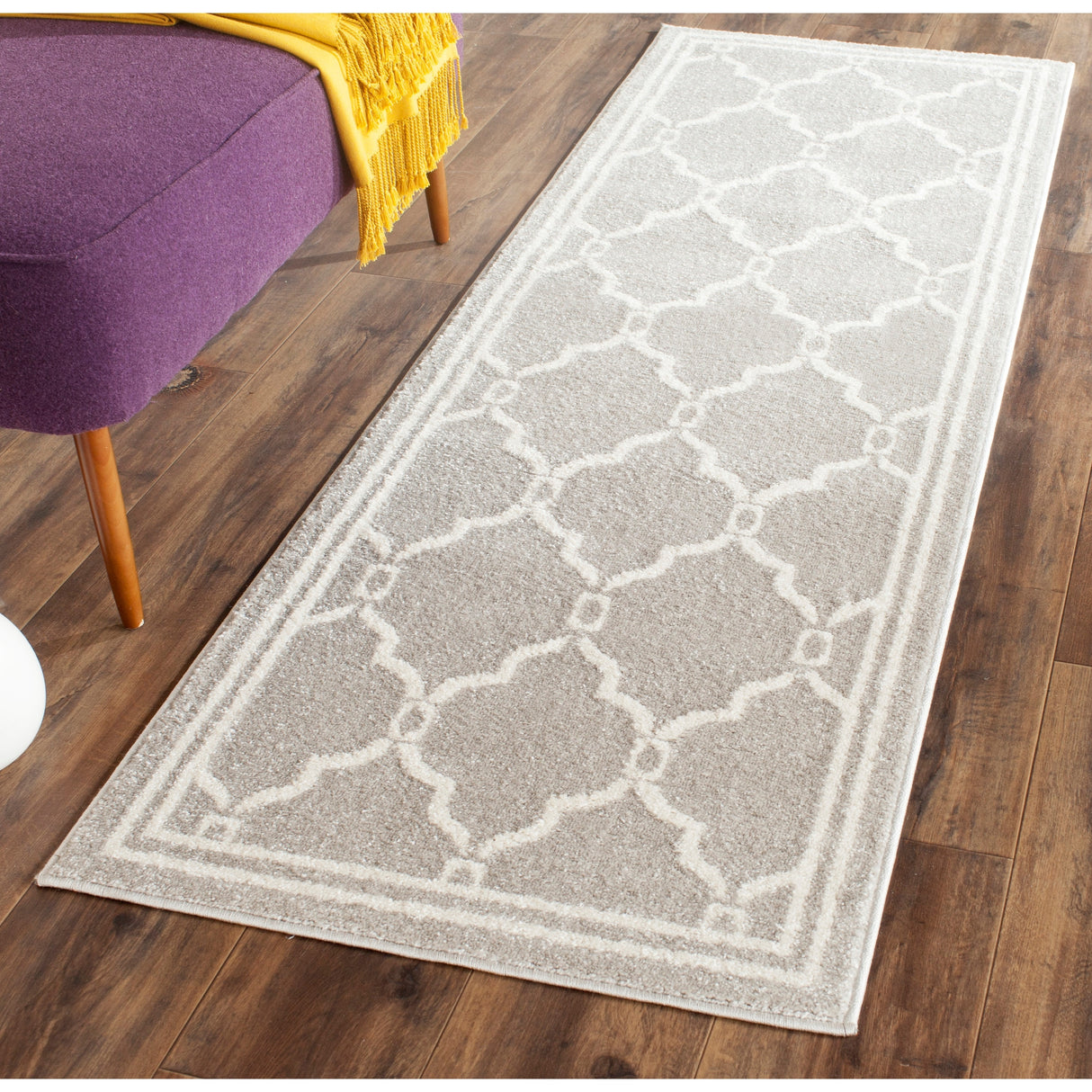 SAFAVIEH Amherst Nargis Modern Rug