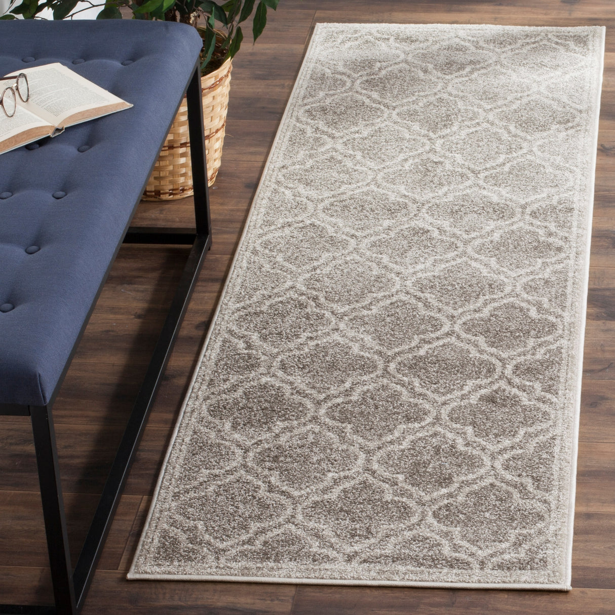 SAFAVIEH Amherst Tehila Modern Rug