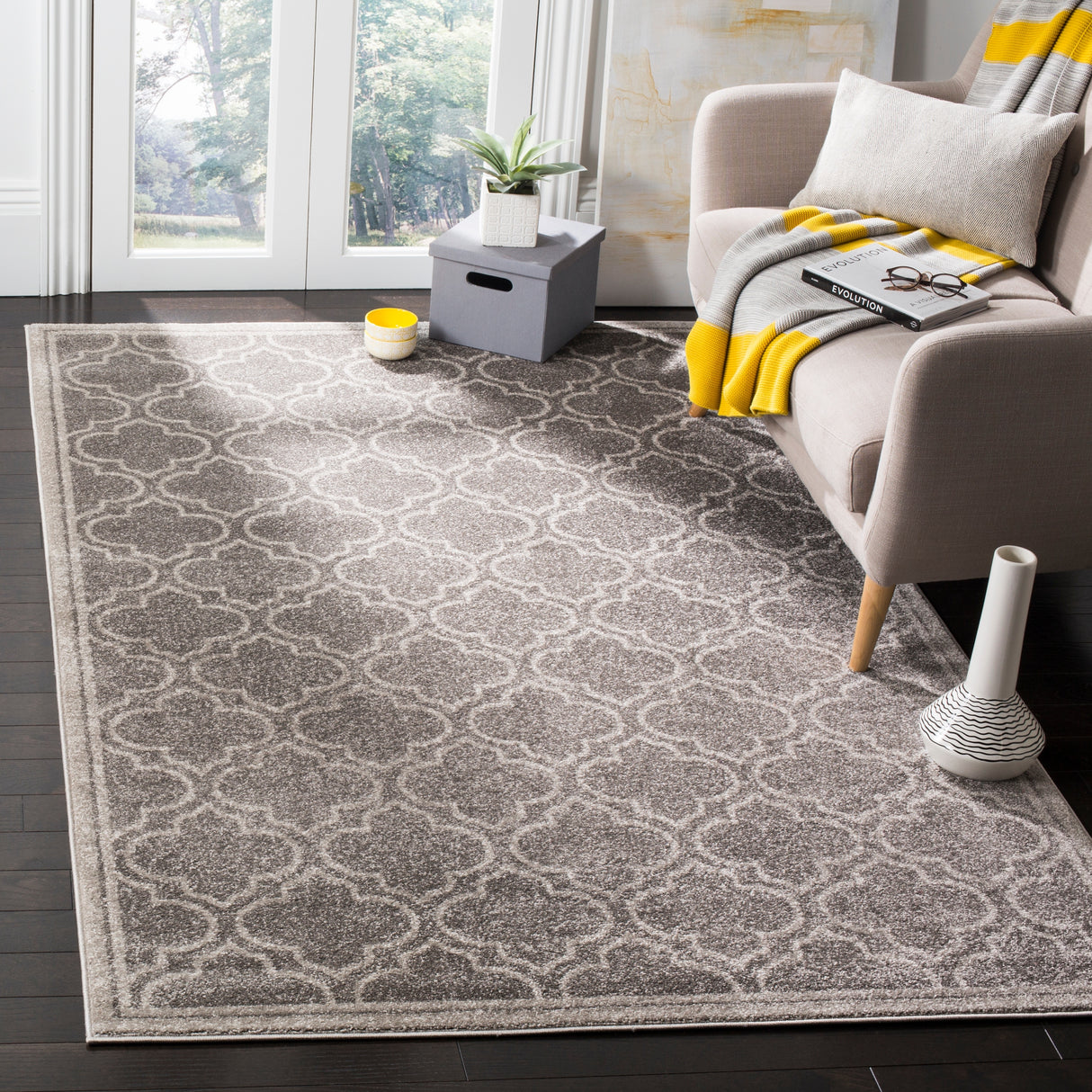 SAFAVIEH Amherst Tehila Modern Rug