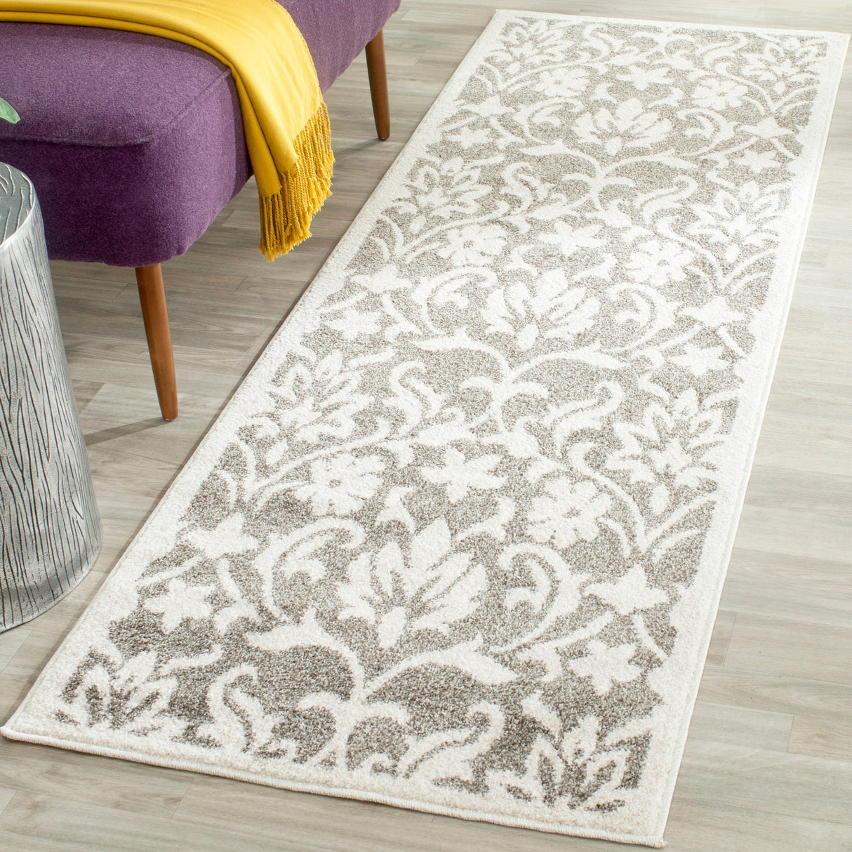 SAFAVIEH Amherst Velizara Modern Rug