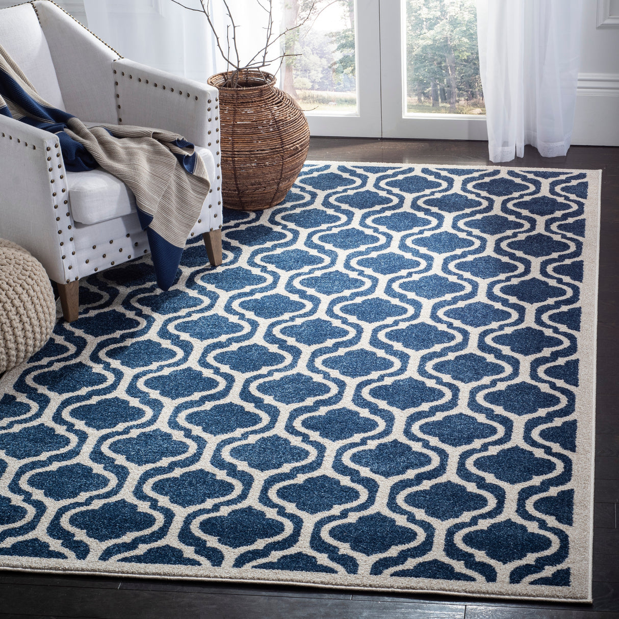 SAFAVIEH Amherst Yoshimi Modern Rug