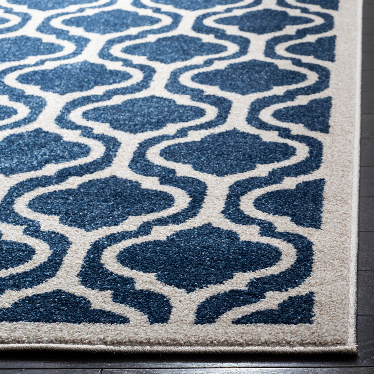 SAFAVIEH Amherst Yoshimi Modern Rug