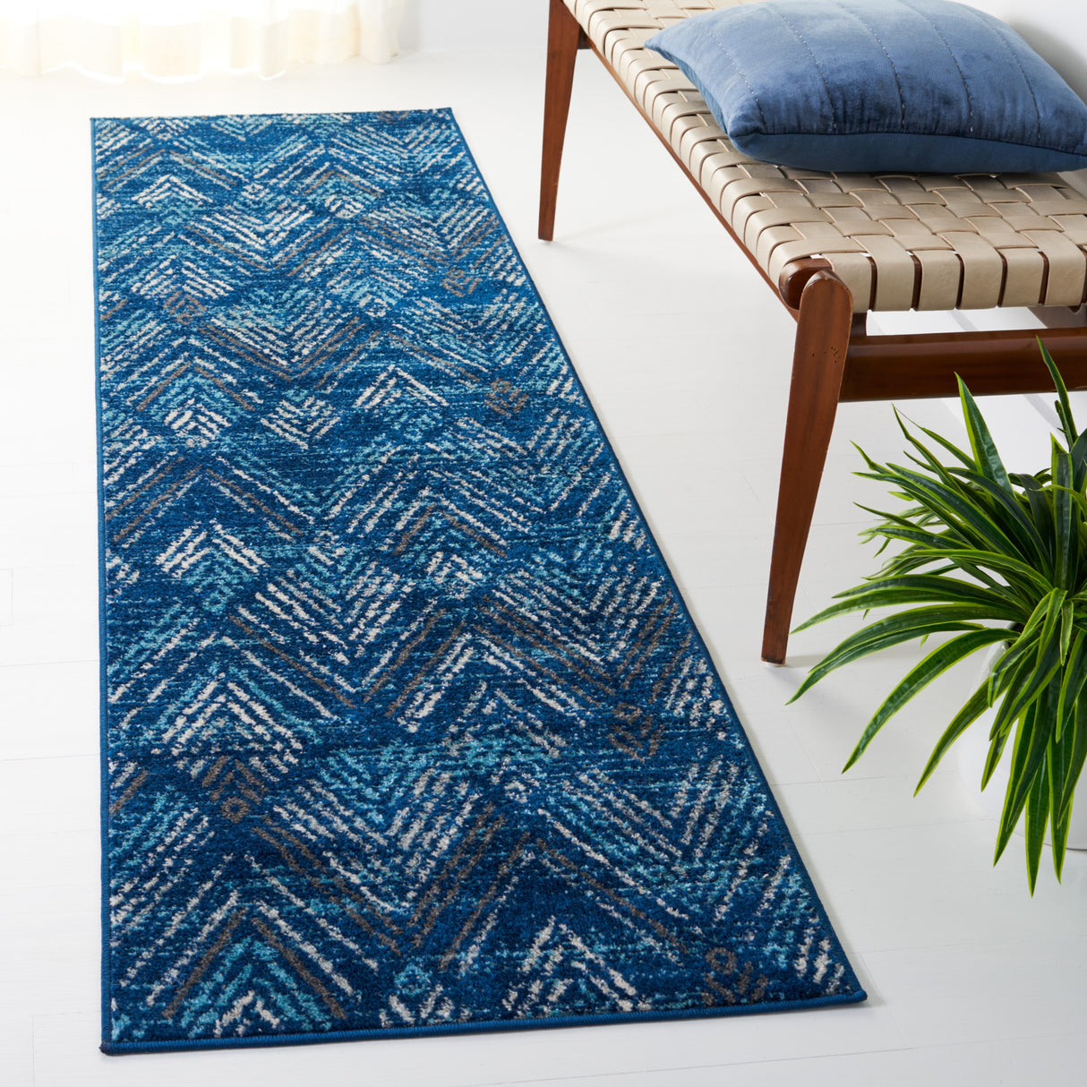 SAFAVIEH Amsterdam Gulumser Modern Rug