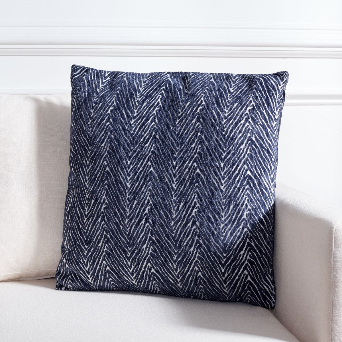 SAFAVIEH Astridur Chevron Accent 18-inch Throw Pillow