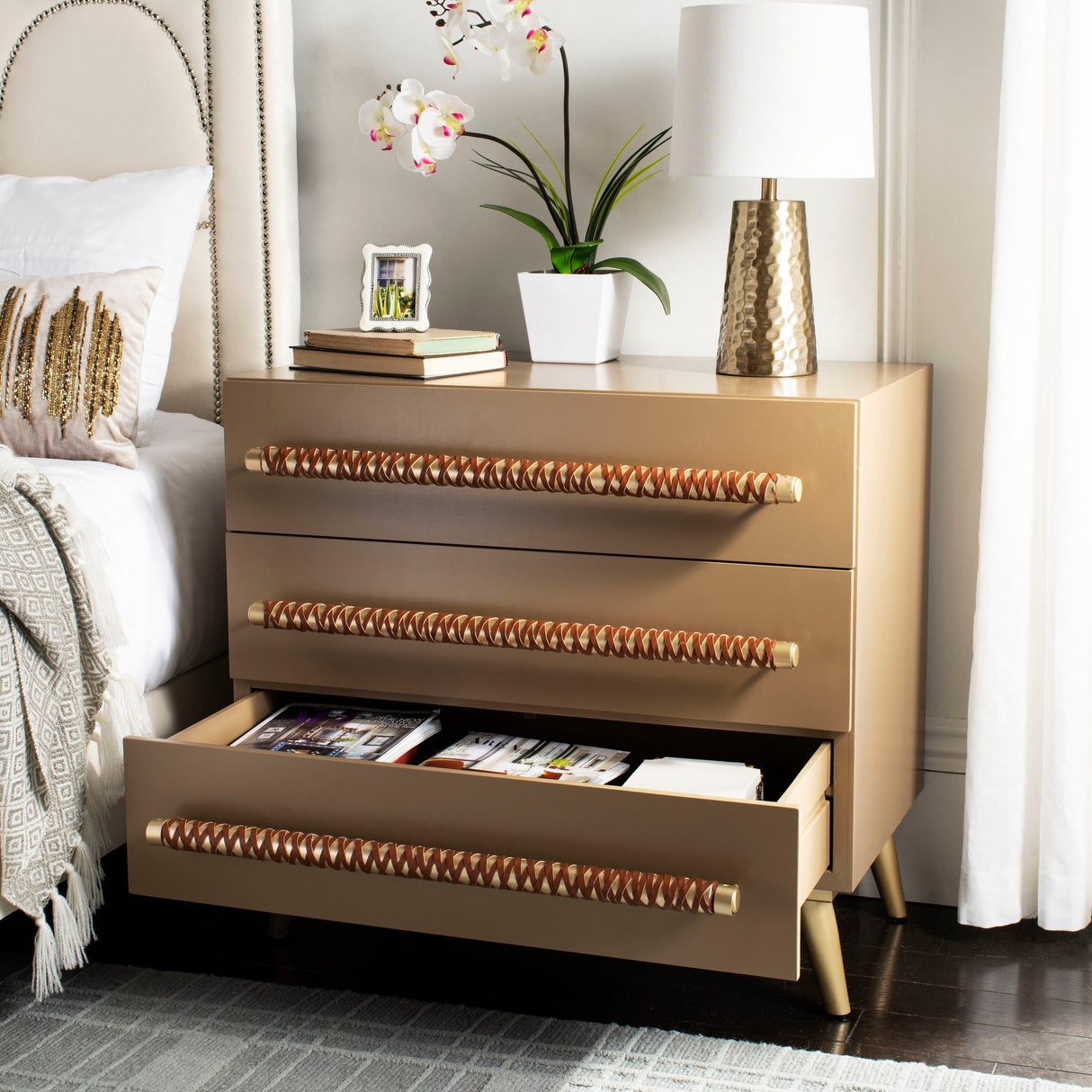 SAFAVIEH Audra 3-Drawer Storage Bedroom Chest.