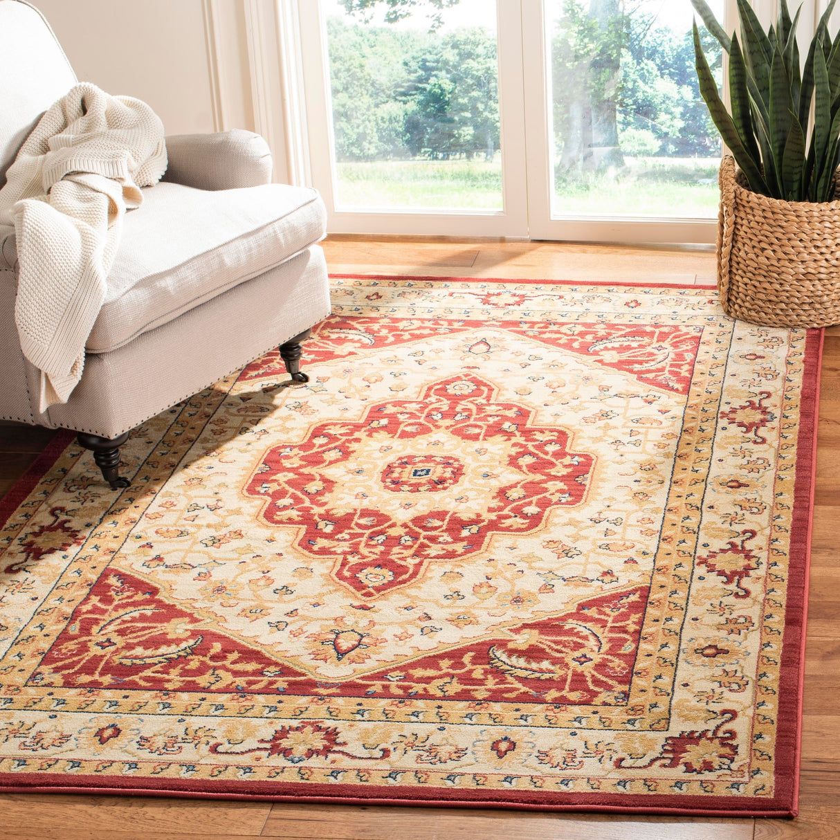 SAFAVIEH Austin Adelisa Traditional Oriental Rug