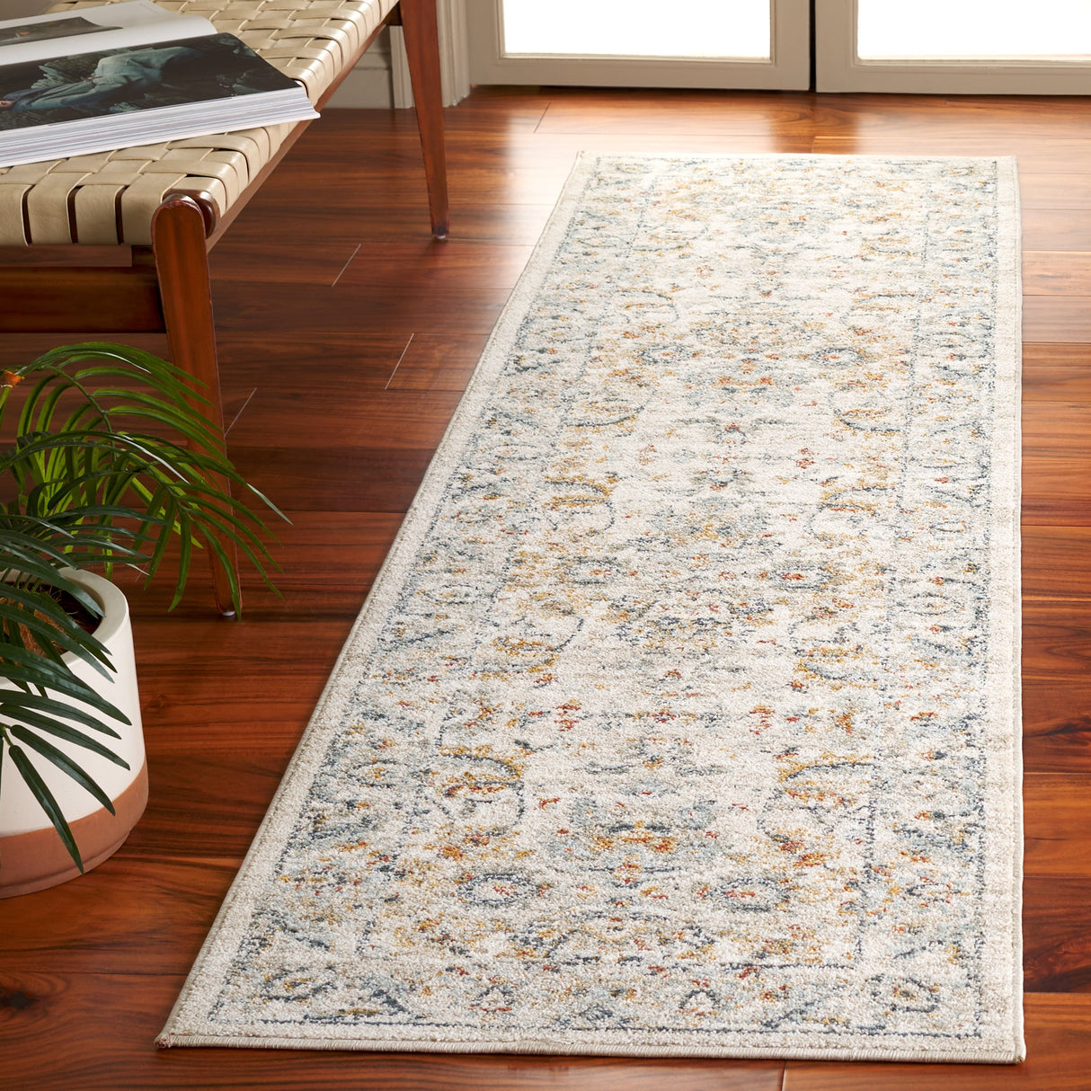 SAFAVIEH Avalon Berglind Traditional Rug