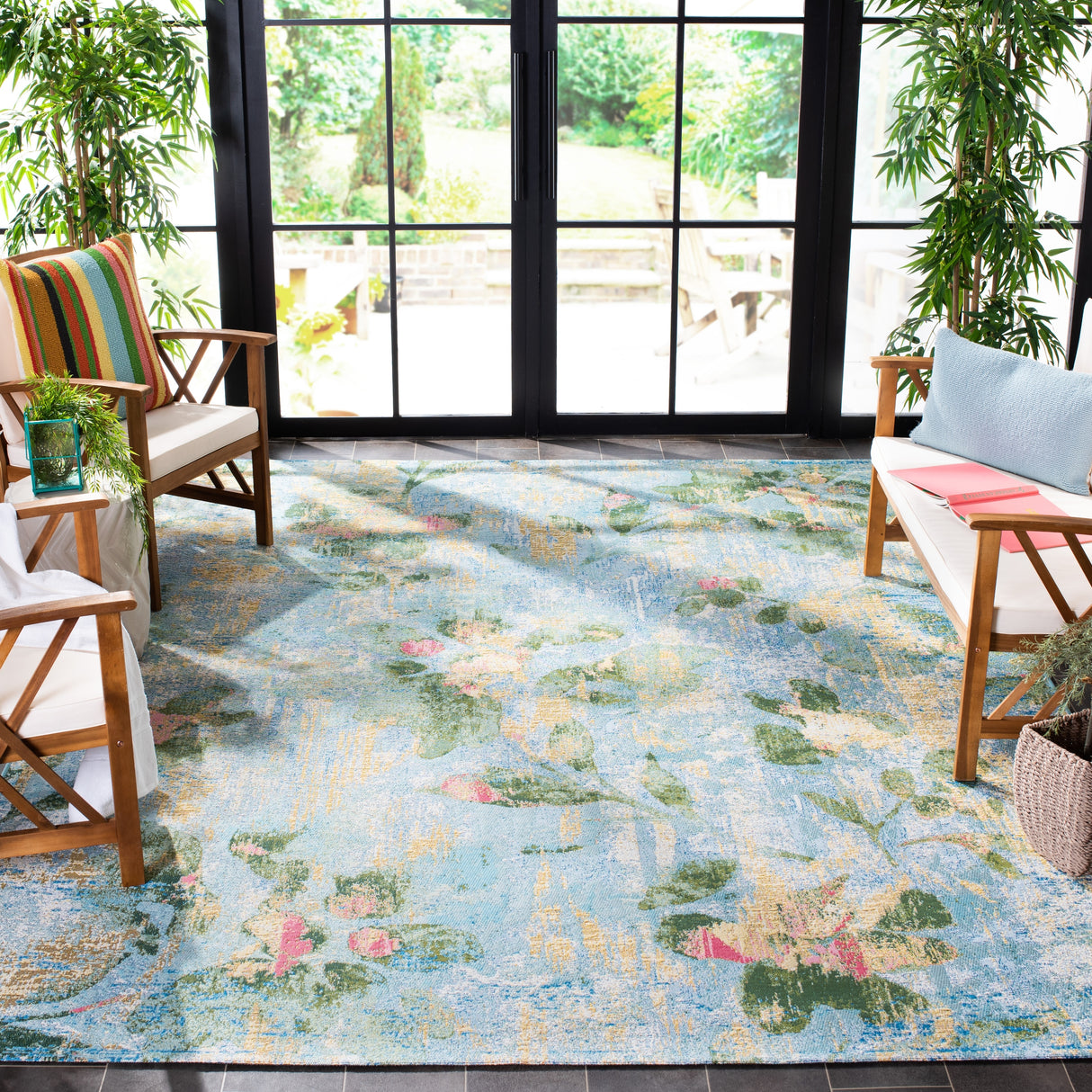 SAFAVIEH Barbados Juhi Floral Distressed Rug