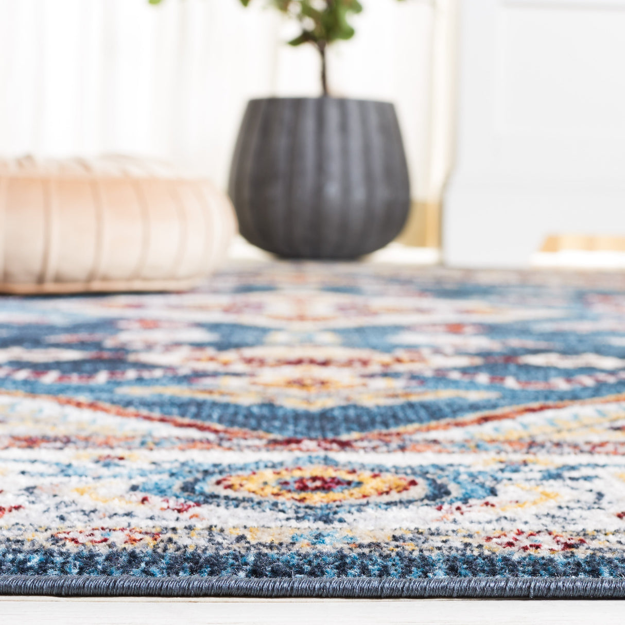 SAFAVIEH Bayside Machine Washable Tsirla Oriental Rug