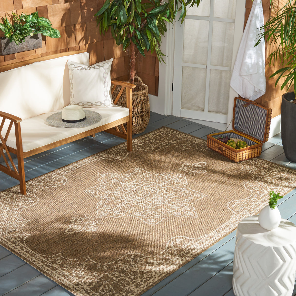 SAFAVIEH Beach House Zanfira Indoor/ Outdoor Waterproof Patio Backyard Rug