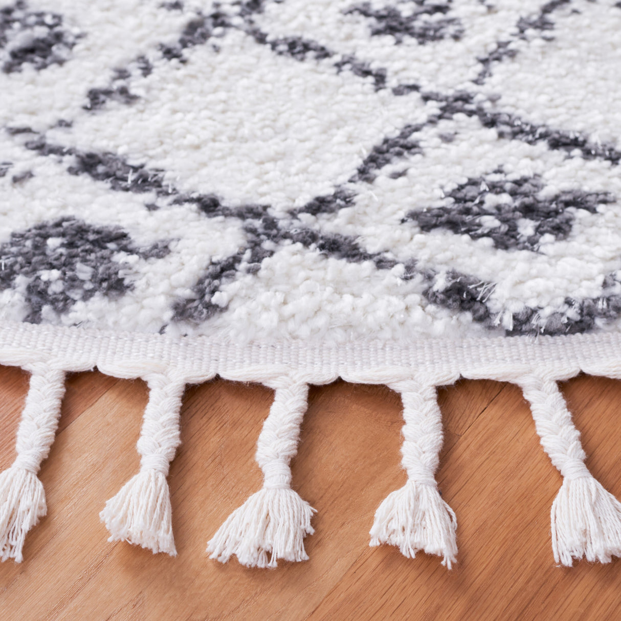 SAFAVIEH Berber Fringe Dashurije Leatha Trellis Rug