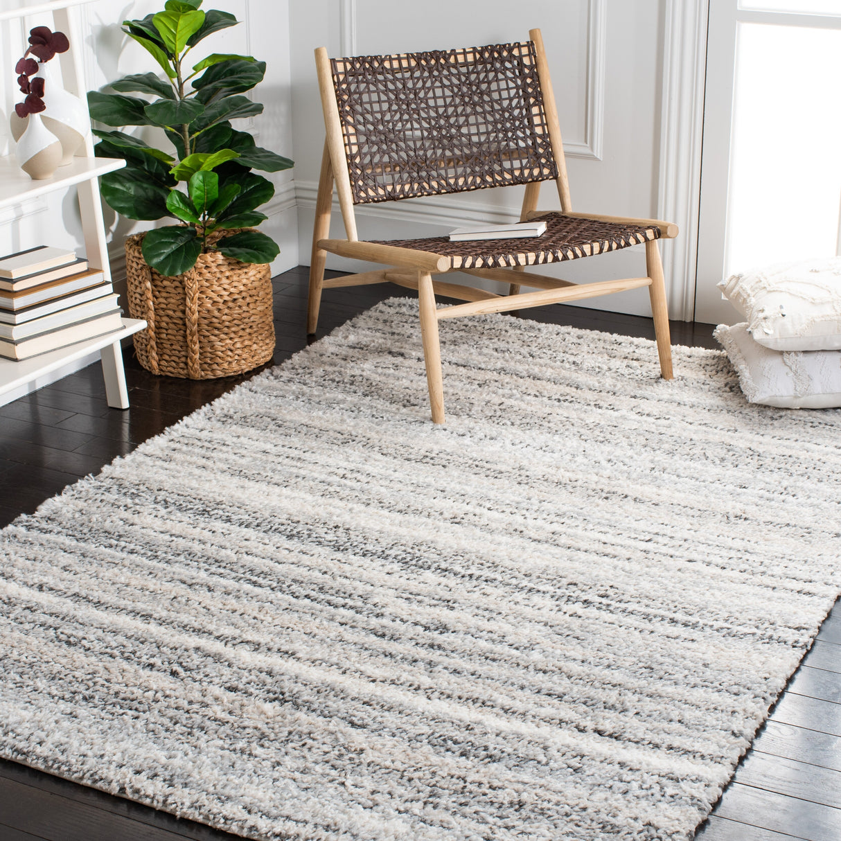 SAFAVIEH Berber Shag Bonaria Modern 1.2-inch Thick Rug