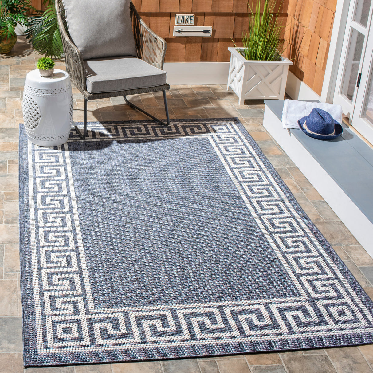 SAFAVIEH Bermuda Washable Floresha Indoor/ Outdoor Waterproof Rug