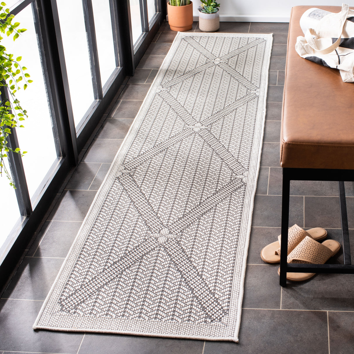 SAFAVIEH Bermuda Washable Rosenda Indoor/ Outdoor Waterproof Rug