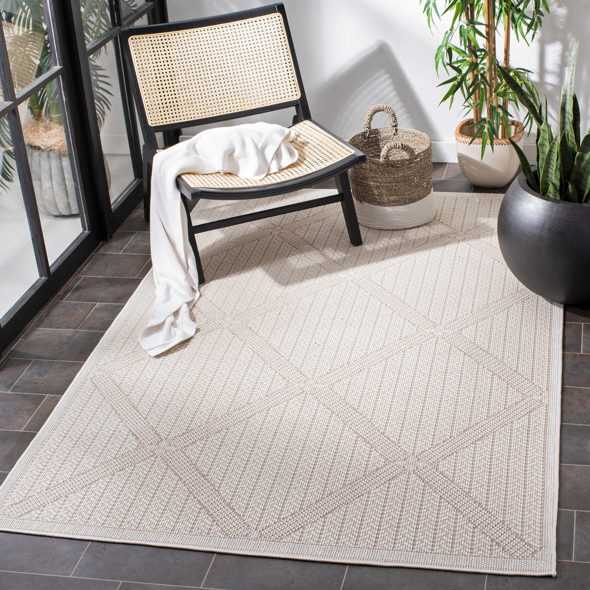 SAFAVIEH Bermuda Washable Rosenda Indoor/ Outdoor Waterproof Rug