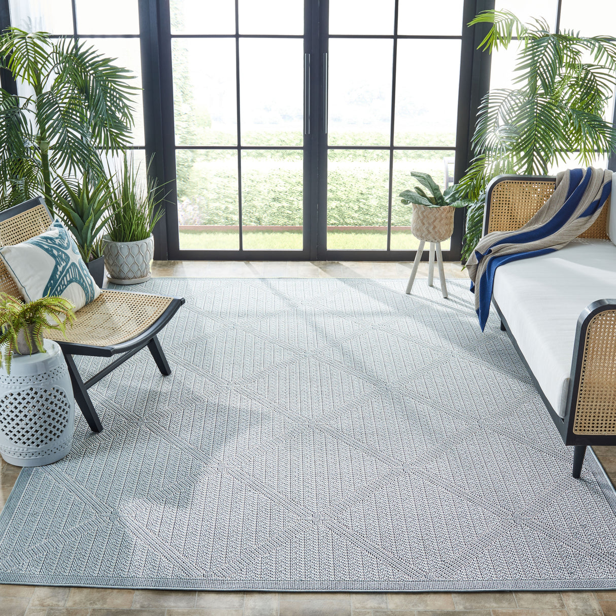 SAFAVIEH Bermuda Washable Rosenda Indoor/ Outdoor Waterproof Rug