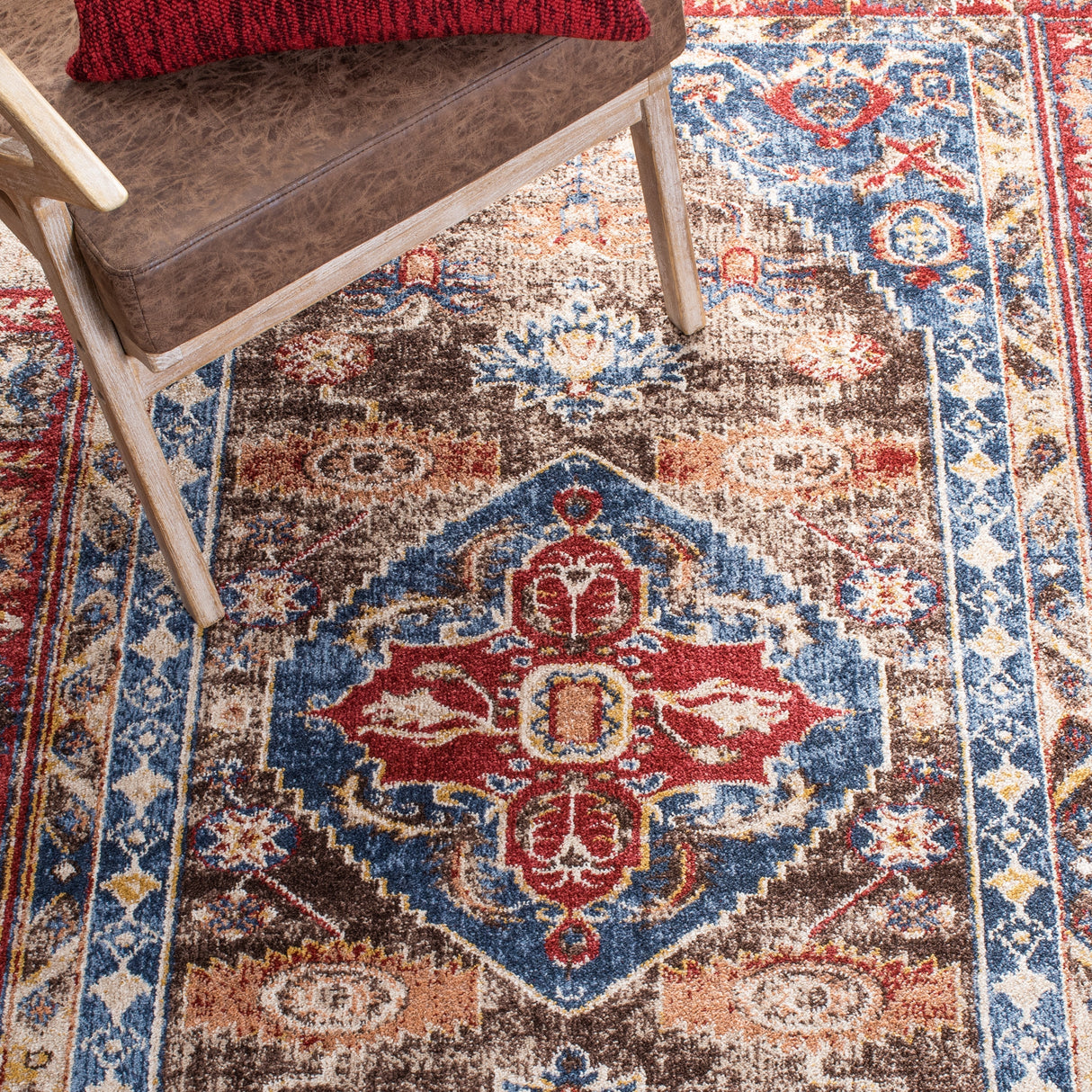 SAFAVIEH Bijar Bertineke Traditional Oriental Distressed Rug