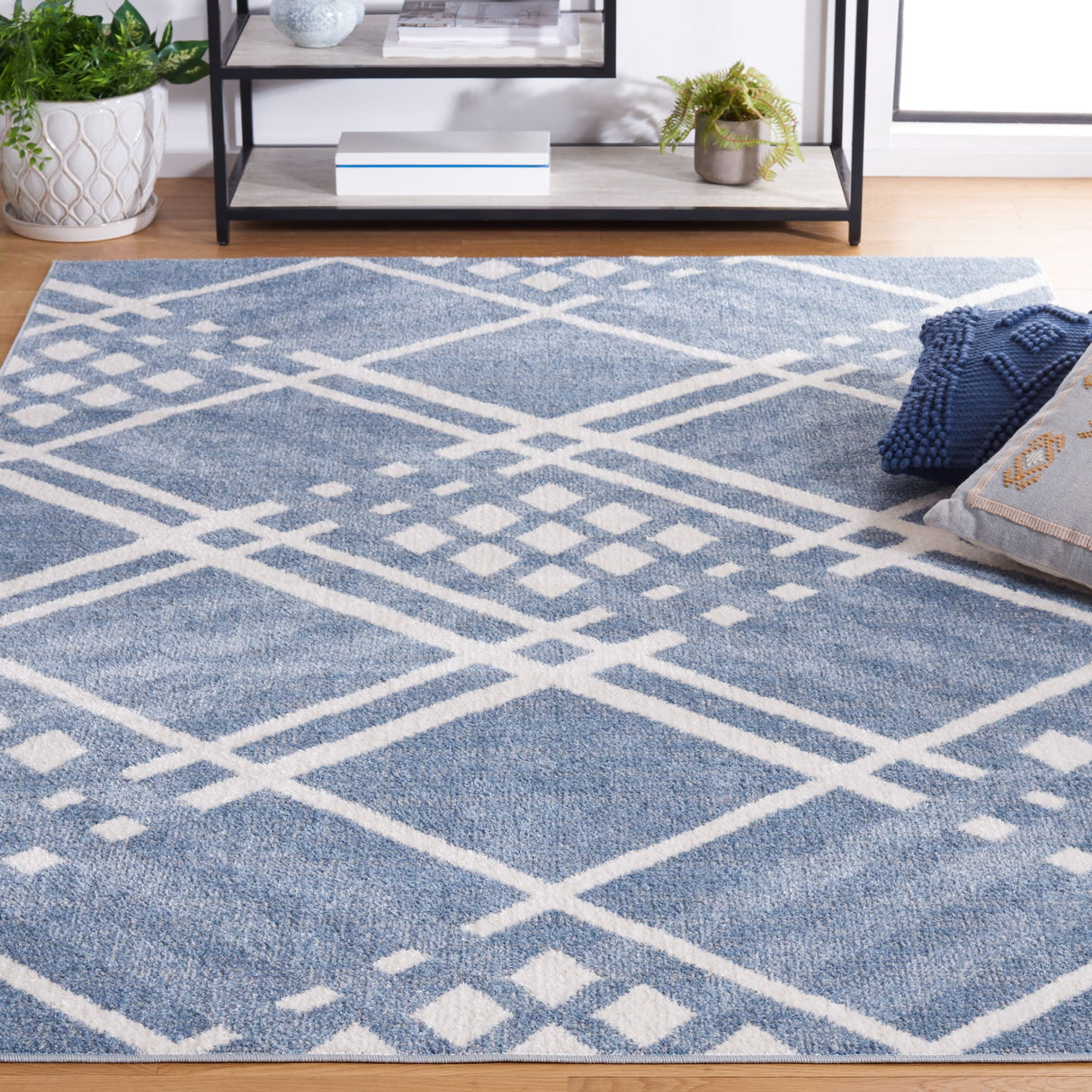 SAFAVIEH Blair Machine Washable Ruchama Slip Resistant Geometric Rug