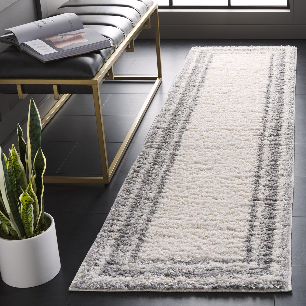 SAFAVIEH Border & Stripe Shag Rigoberta Modern 1.4-inch Thick