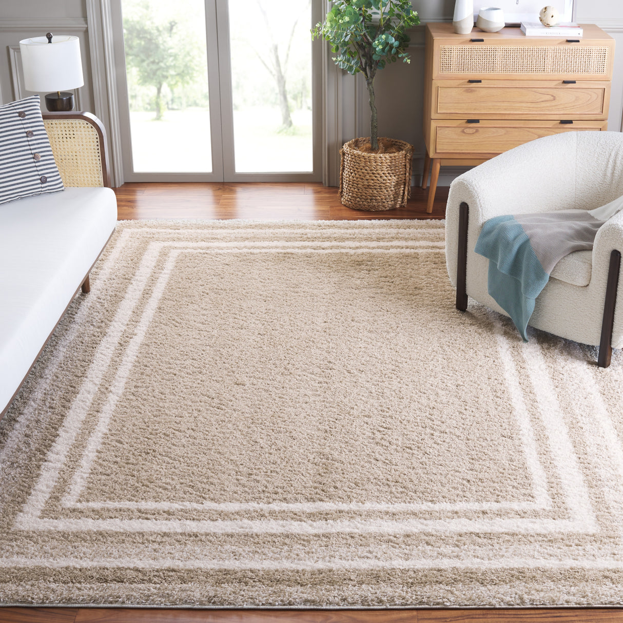 SAFAVIEH Border & Stripe Shag Rigoberta Modern 1.4-inch Thick