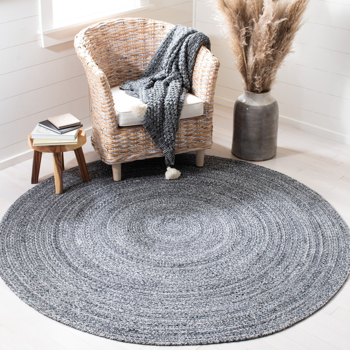 SAFAVIEH Braided Bjarnrin Flatweave Rug