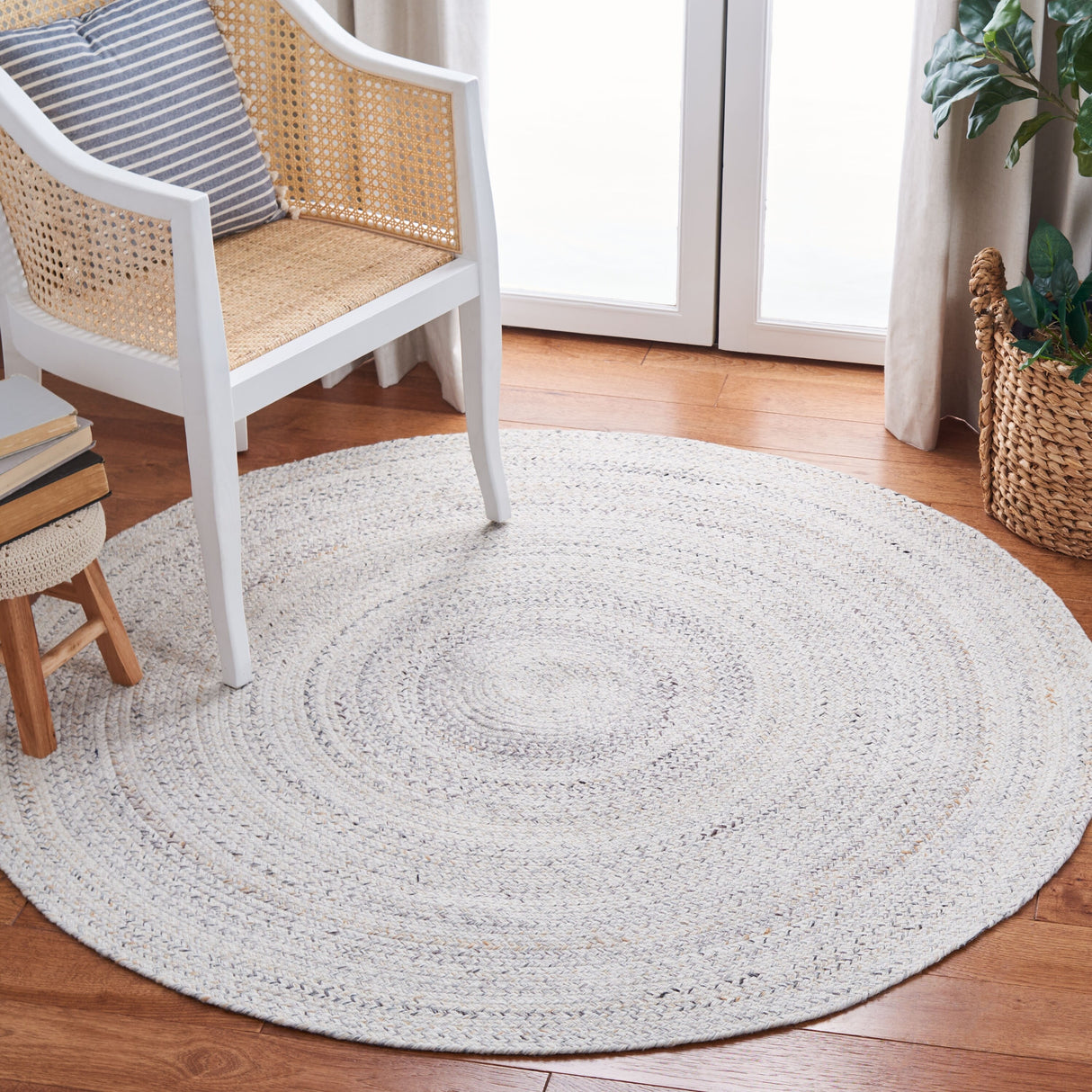 SAFAVIEH Braided Bjarnrin Flatweave Rug