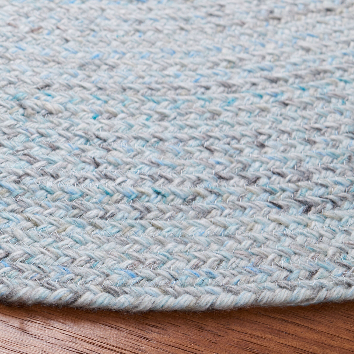 SAFAVIEH Braided Bjarnrin Flatweave Rug