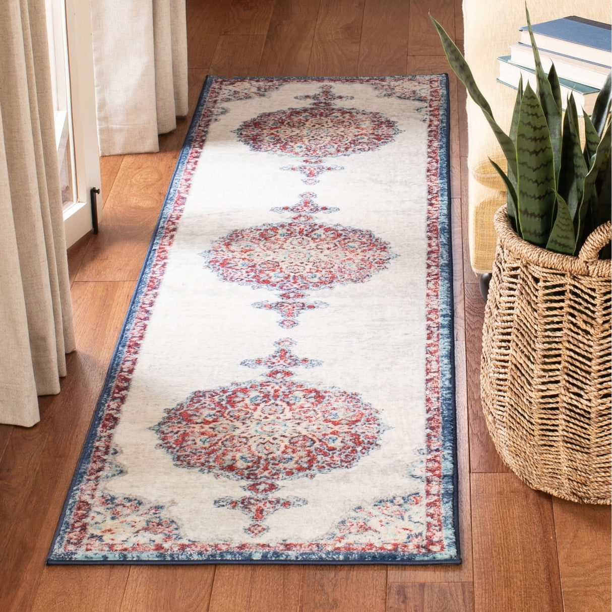 SAFAVIEH Brentwood Coralyne Traditional Oriental Rug