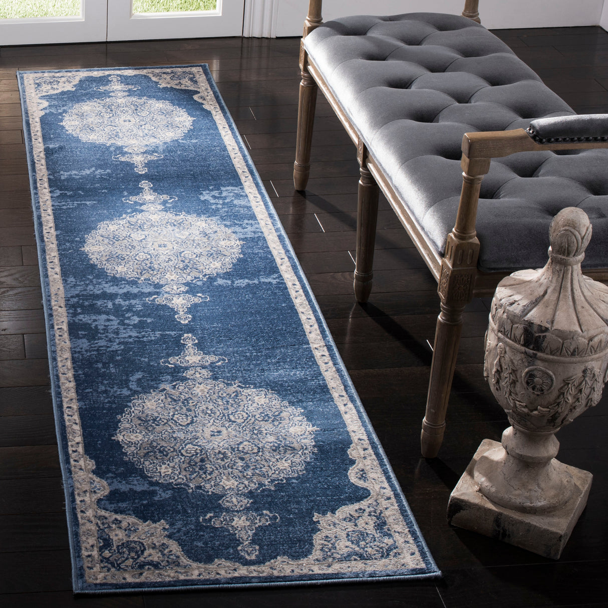 SAFAVIEH Brentwood Coralyne Traditional Oriental Rug