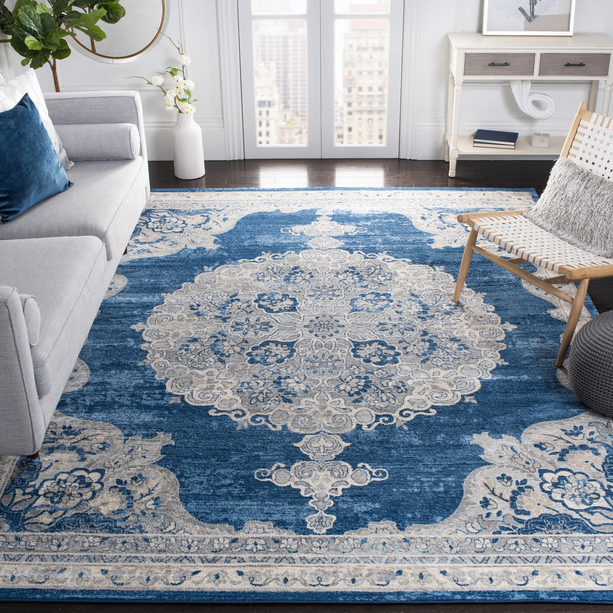 SAFAVIEH Brentwood Coralyne Traditional Oriental Rug