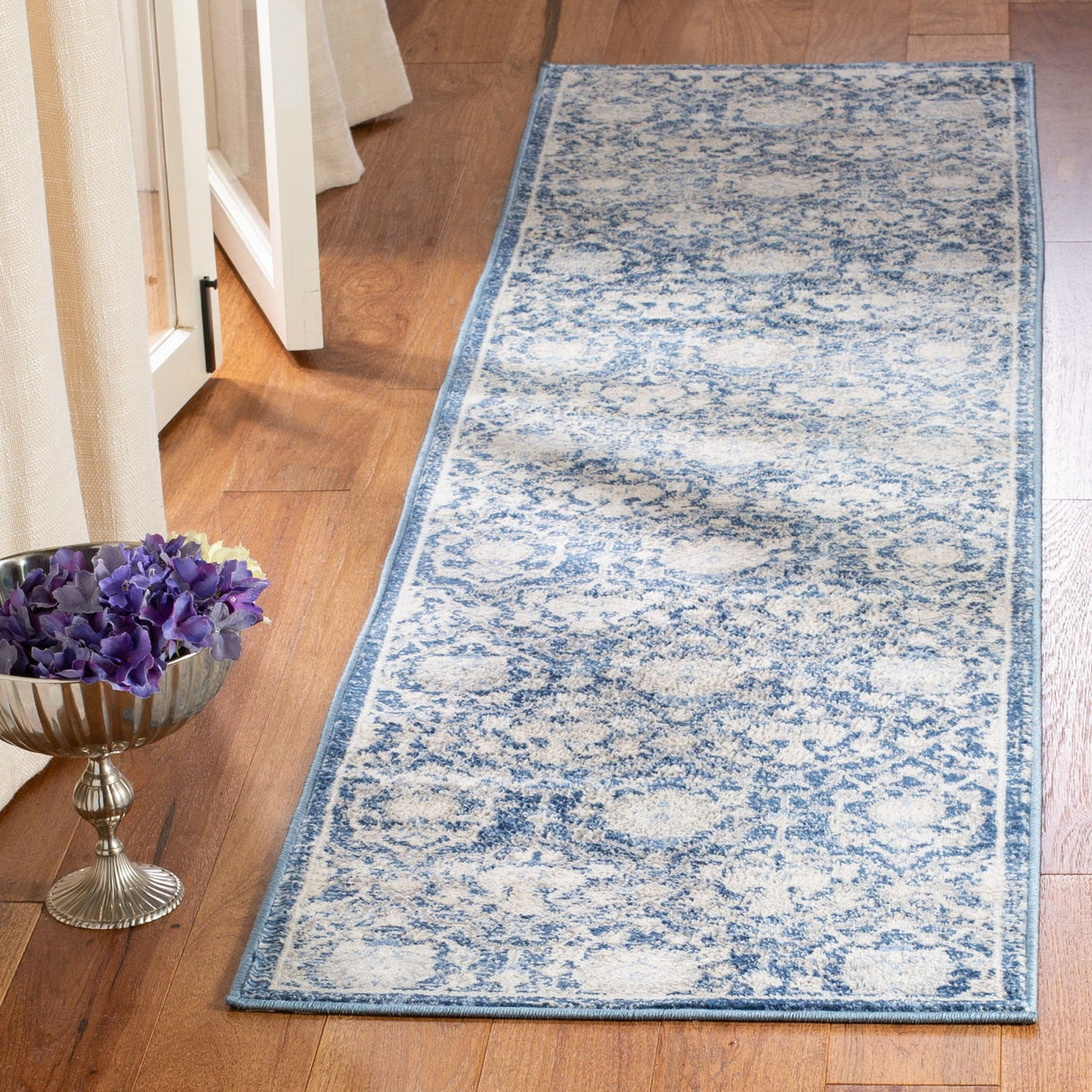 SAFAVIEH Brentwood Mirvete Traditional Oriental Rug