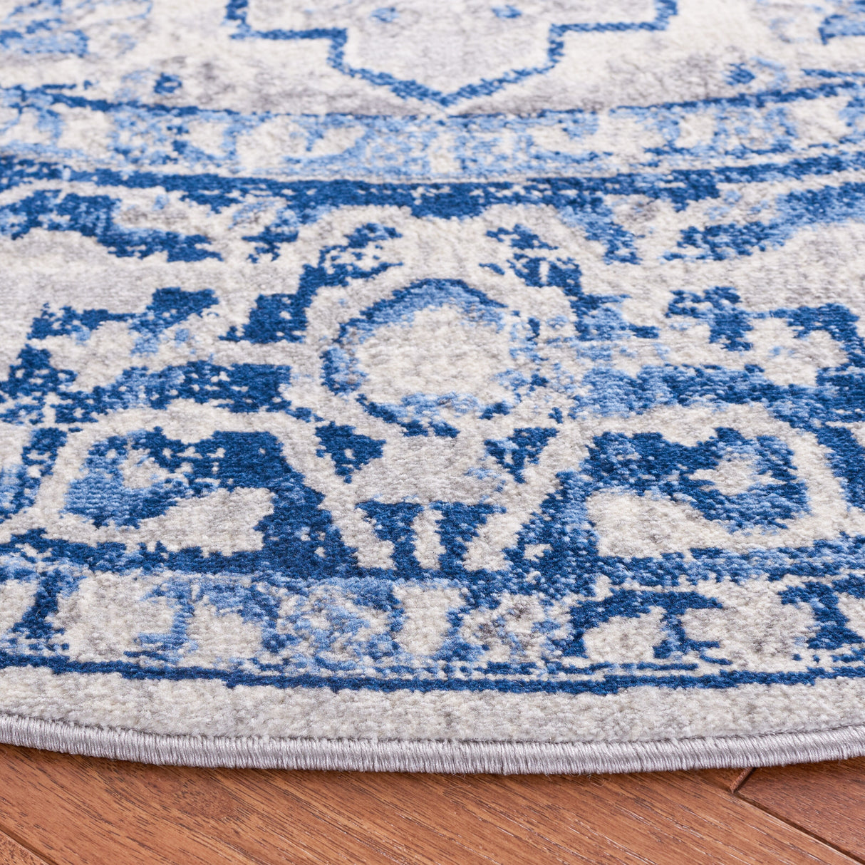 SAFAVIEH Brentwood Norlinda Traditional Rug