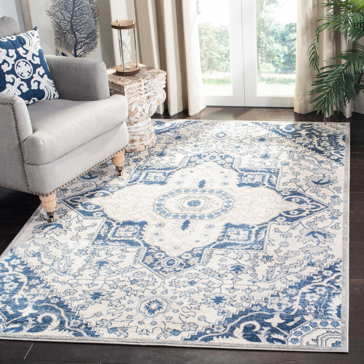 SAFAVIEH Brentwood Sira Traditional Oriental Rug