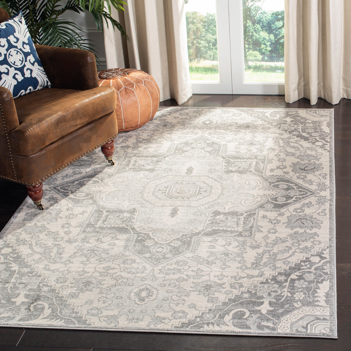 SAFAVIEH Brentwood Sira Traditional Oriental Rug