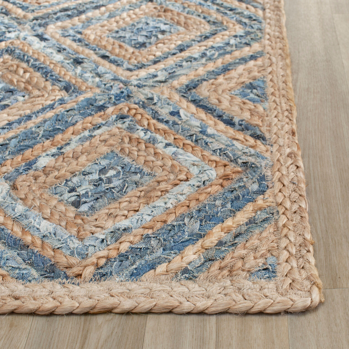 SAFAVIEH Cape Desire Elfie Handmade Jute Area Rug