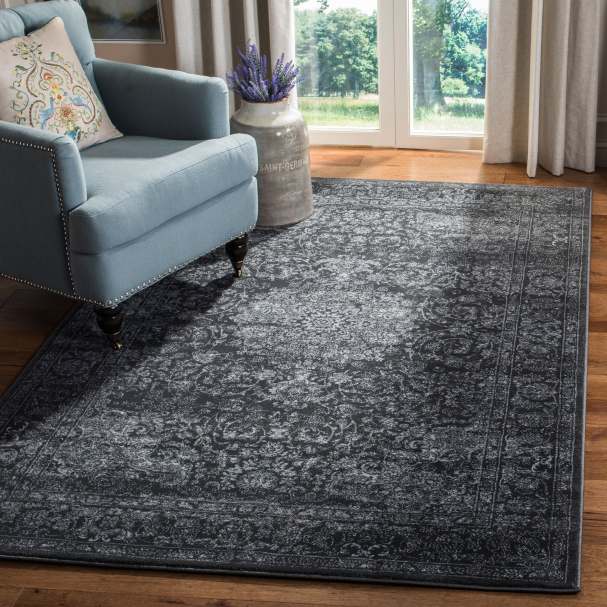 SAFAVIEH Carnegie Payton Distressed Oriental Rug