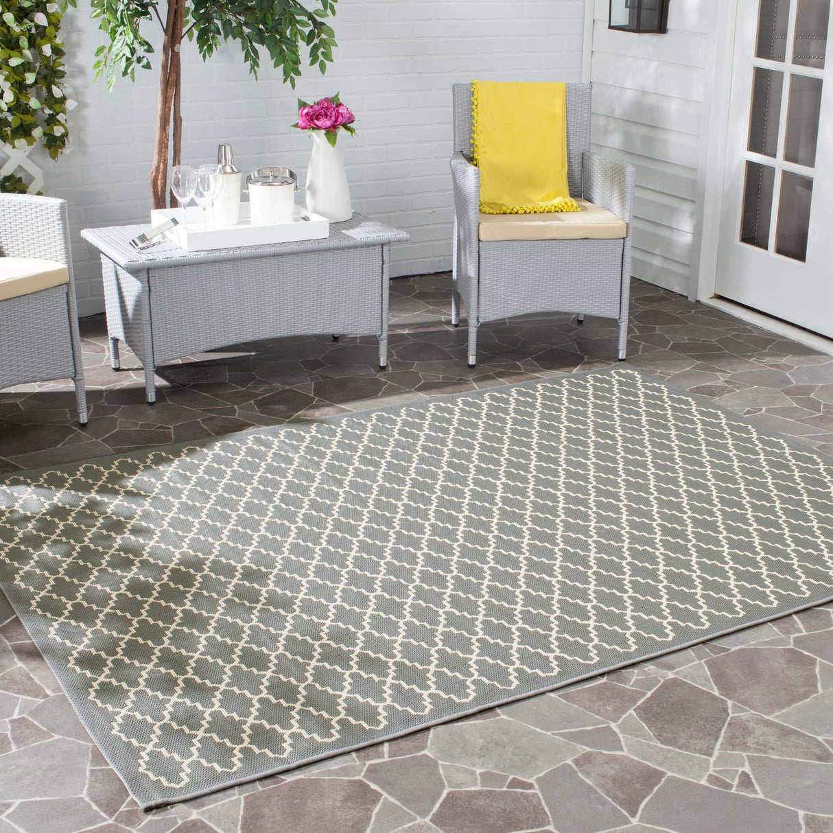 SAFAVIEH Courtyard Gerdi Indoor/ Outdoor Patio Backyard Rug