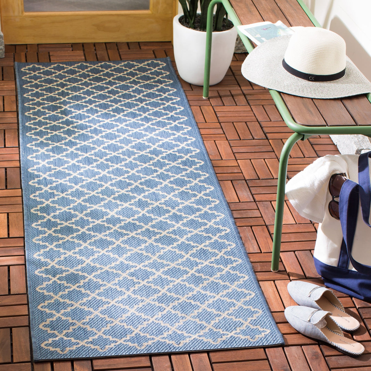 SAFAVIEH Courtyard Gerdi Indoor/ Outdoor Patio Backyard Rug