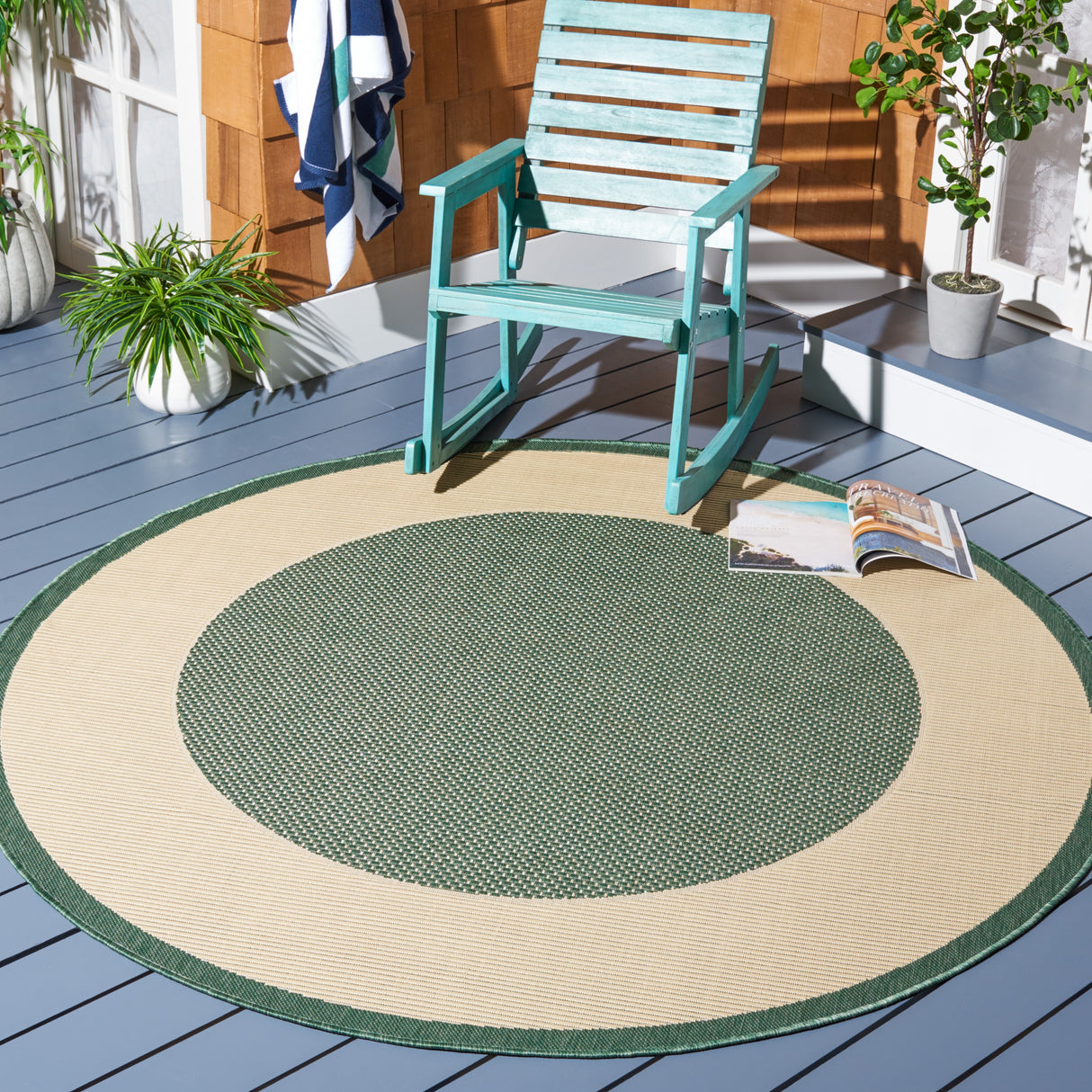 SAFAVIEH Courtyard Gwenneth Indoor/Outdoor Waterproof Patio Backyard Rug