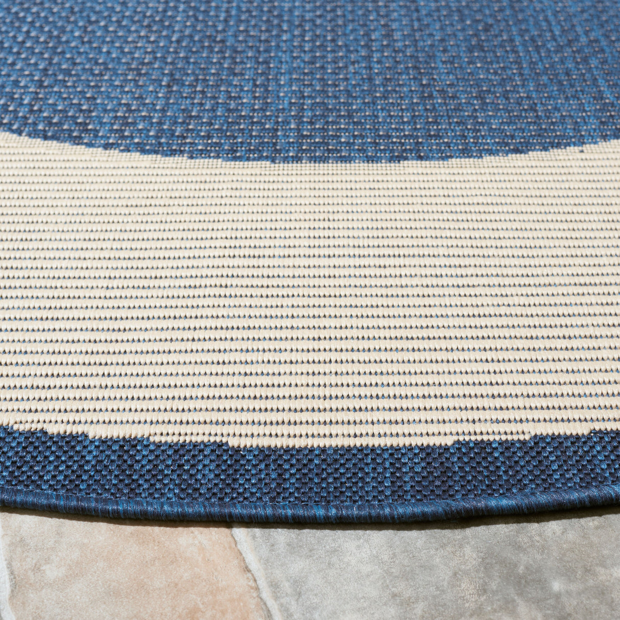 SAFAVIEH Courtyard Gwenneth Indoor/Outdoor Waterproof Patio Backyard Rug