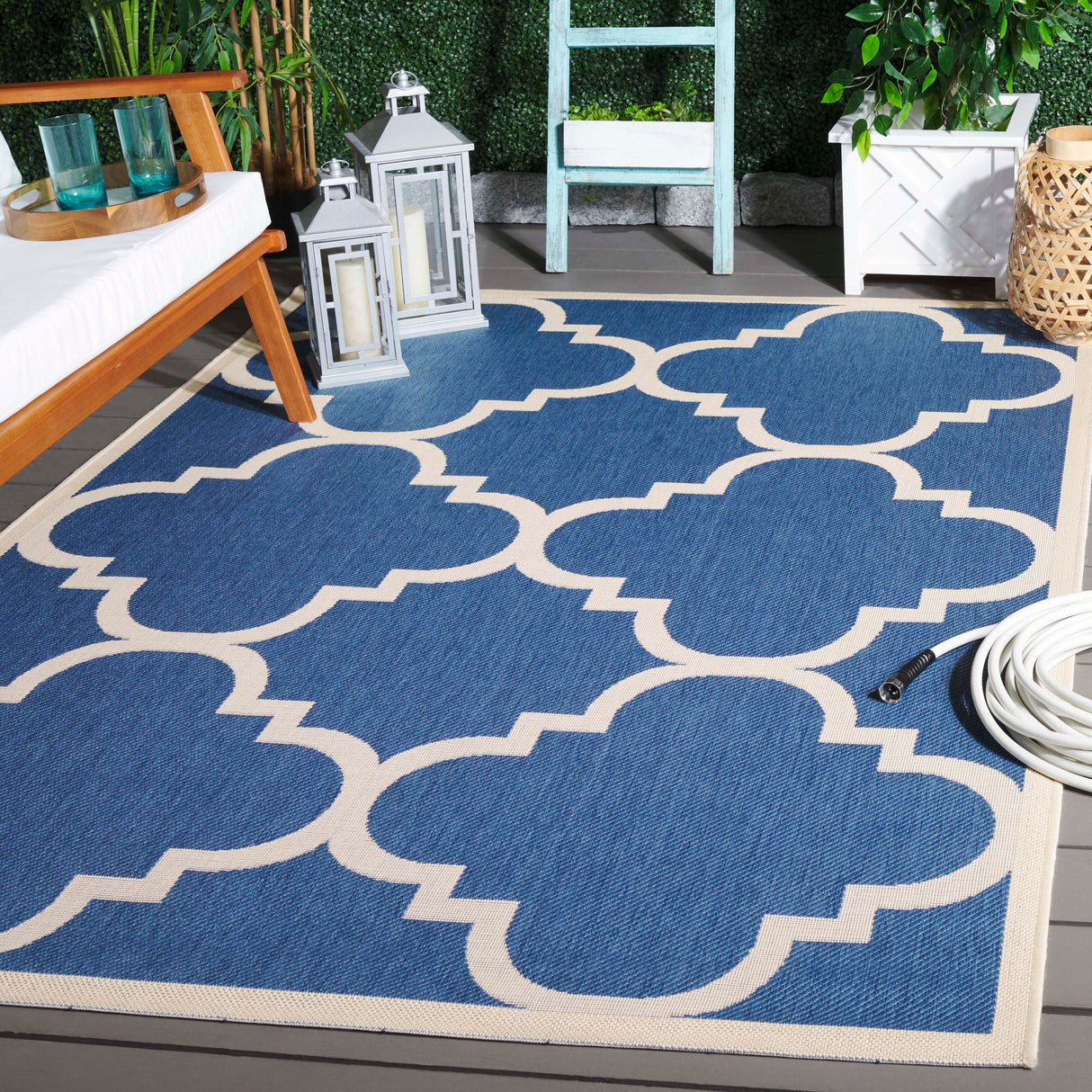 SAFAVIEH Courtyard Hafiza Indoor/ Outdoor Waterproof Patio Backyard Rug