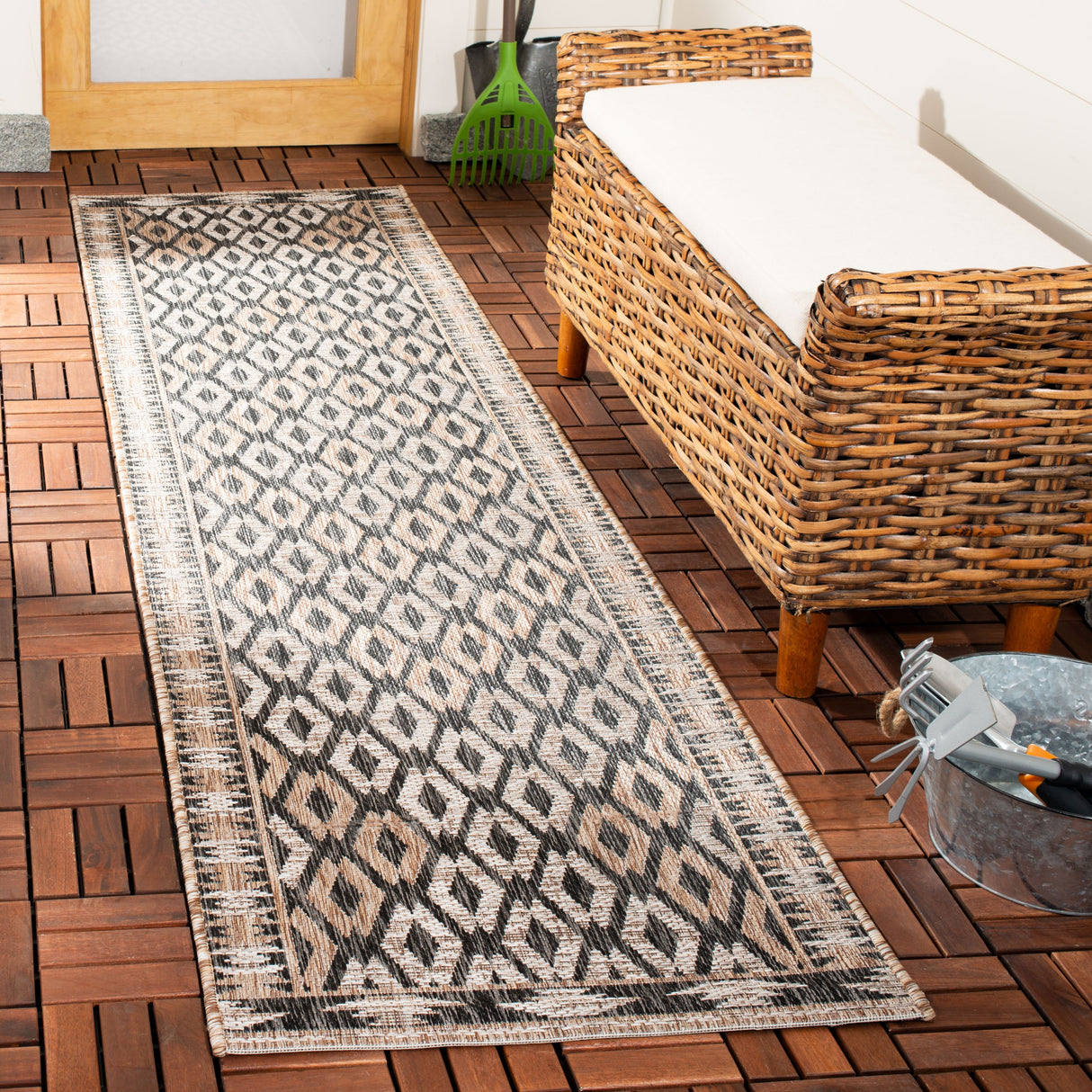 SAFAVIEH Courtyard Hannchen Indoor/ Outdoor Waterproof Patio Backyard Rug