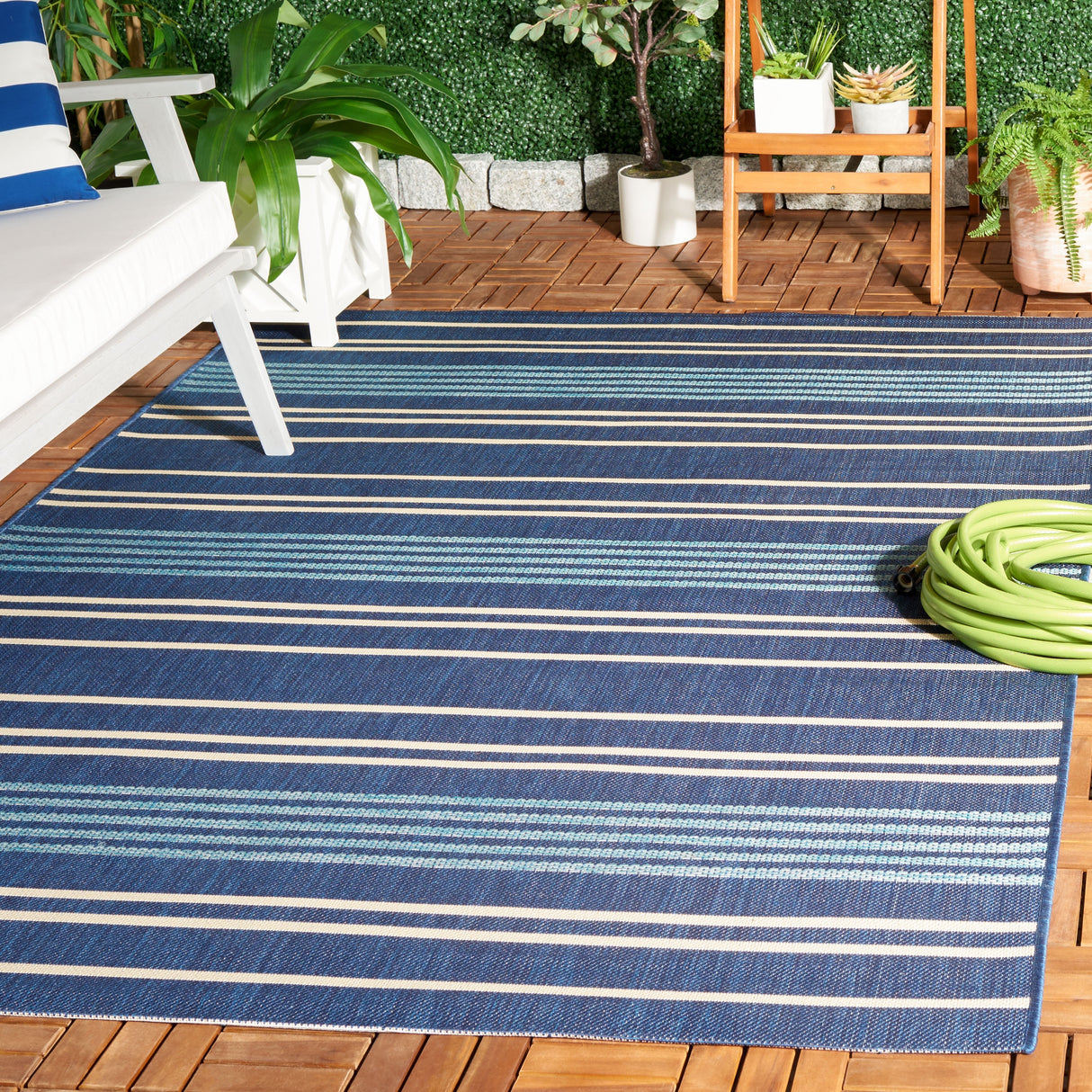 SAFAVIEH Courtyard Jabine Casual Waterproof Patio Backyard Rug