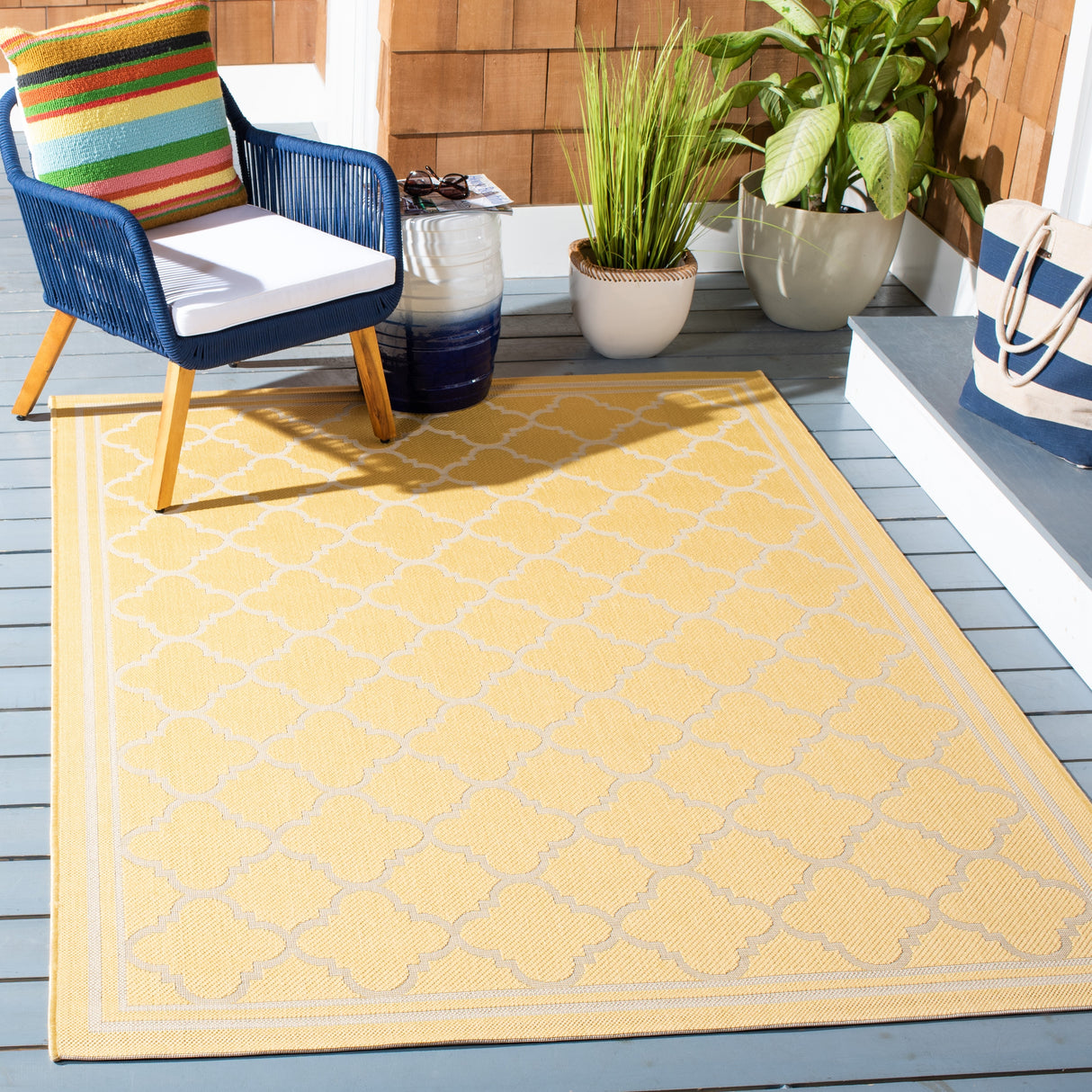 SAFAVIEH Courtyard Kristelle Indoor/ Outdoor Waterproof Patio Backyard Rug