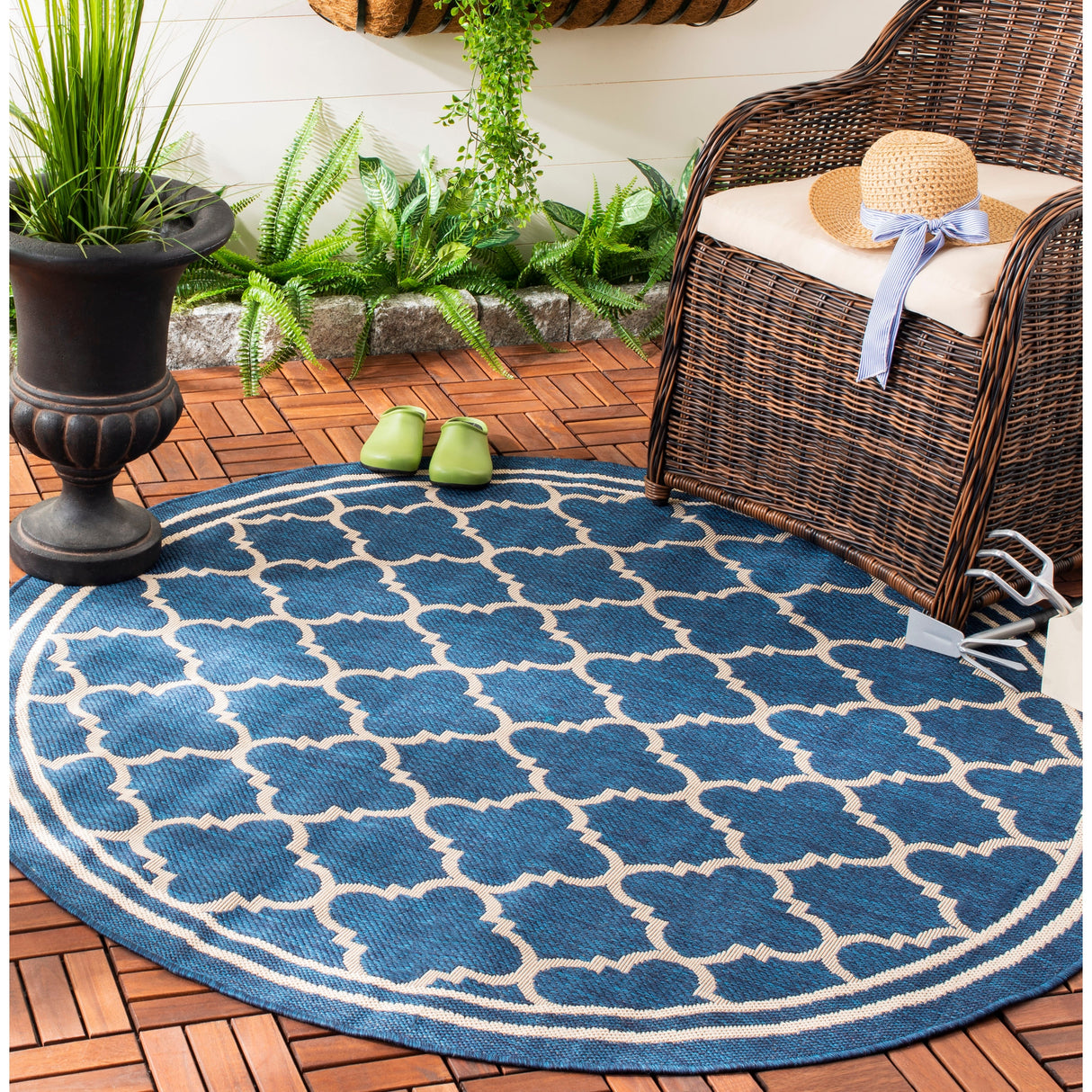 SAFAVIEH Courtyard Kristelle Indoor/ Outdoor Waterproof Patio Backyard Rug