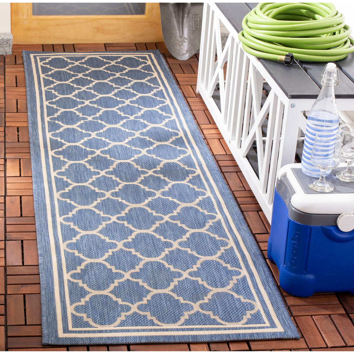 SAFAVIEH Courtyard Kristelle Indoor/ Outdoor Waterproof Patio Backyard Rug